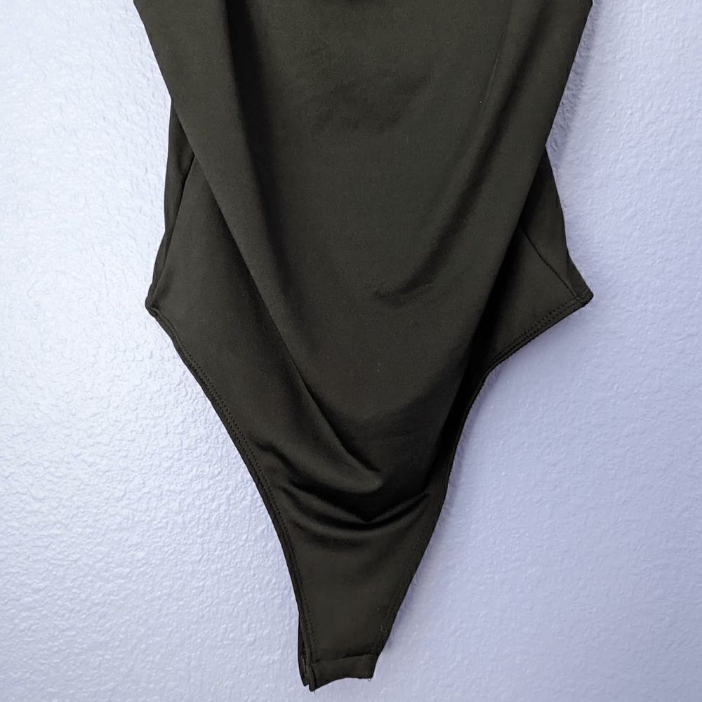 Women's Iris Bodysuit Sleeveless Black Silver Sequined Straps Small Button EUC - Picture 9 of 10